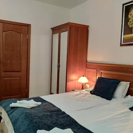 Private Emerald Daire Bansko