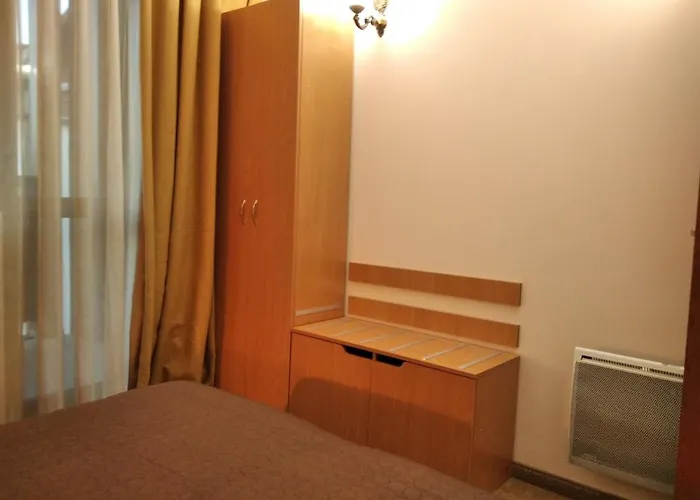 Private Emerald Apartment